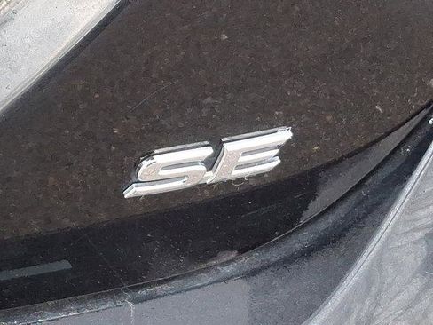 Certified 2019 Toyota Camry SE image 6