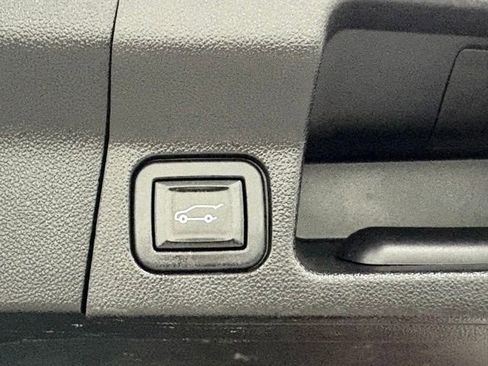 Used 2021 GMC Acadia SLE w/ Driver Convenience Package FWD image 10