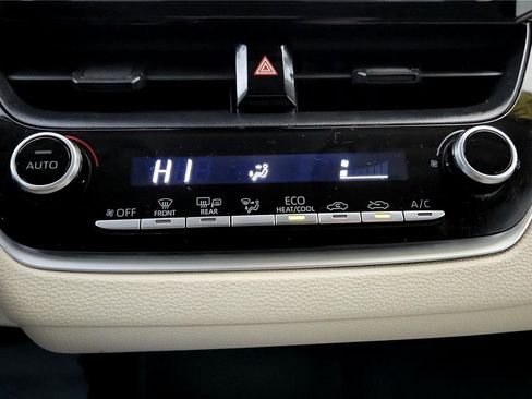 Used 2021 Toyota Corolla LE image 30