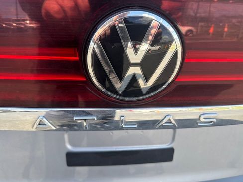 Used 2024 Volkswagen Atlas SE image 30