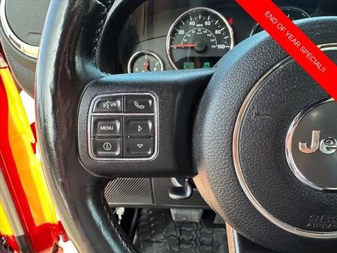 Used 2015 Jeep Wrangler Unlimited Rubicon w/ Connectivity Group image 12