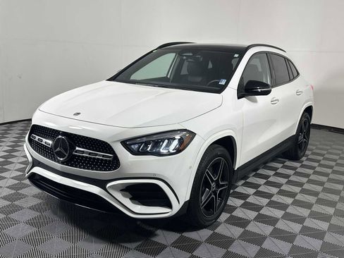 Used 2025 Mercedes-Benz GLA 250 4MATIC image 3