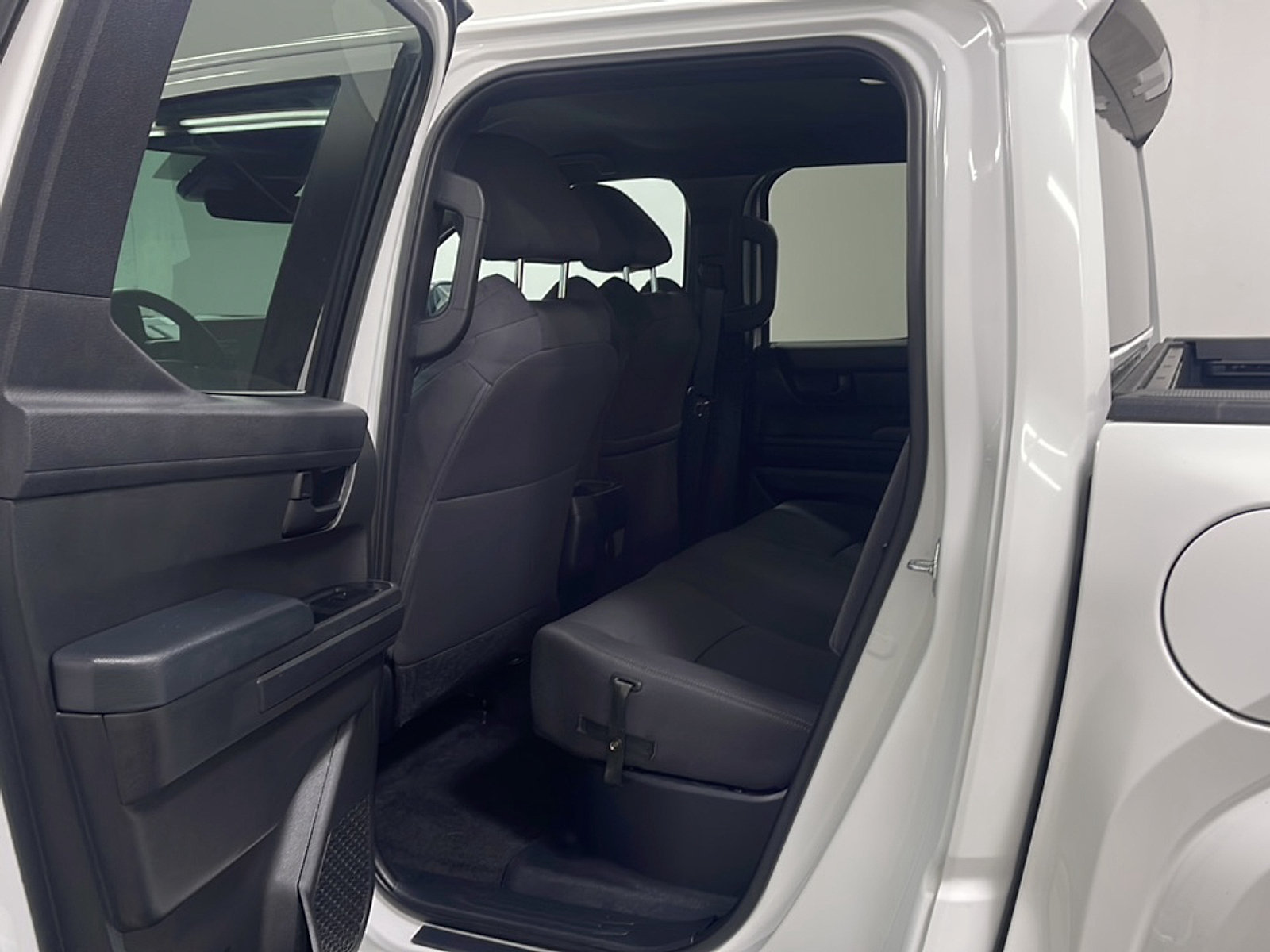 Used 2025 Toyota Tacoma SR5 AWD/4WD image 15