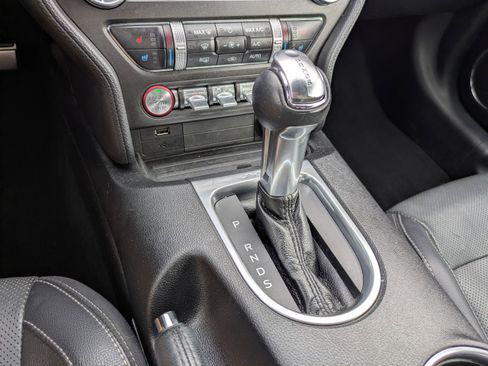 Used 2020 Ford Mustang Premium image 19