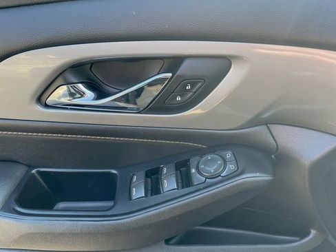 Used 2020 Chevrolet Traverse LT w/ LPO, Blackout Package image 23
