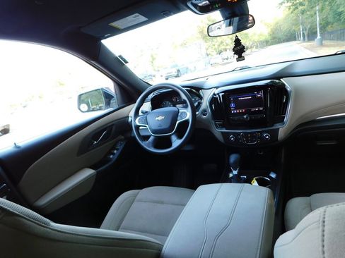 Used 2022 Chevrolet Traverse LS FWD image 2