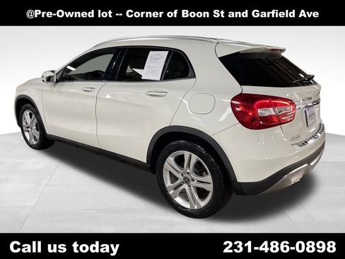 Used 2018 Mercedes-Benz GLA 250 4MATIC image 3