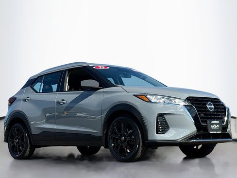 Used 2023 Nissan Kicks SV image 1