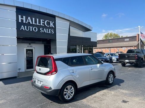 Used 2021 Kia Soul LX image 5