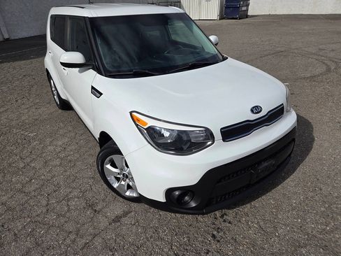 Used 2017 Kia Soul FWD image 4