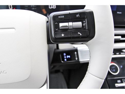 Used 2025 Hyundai Santa Fe SEL AWD/4WD image 16