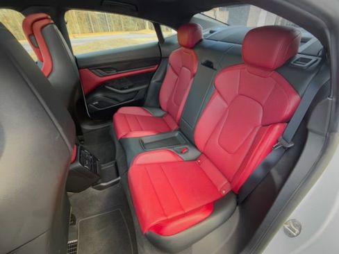 Used 2022 Porsche Taycan image 31