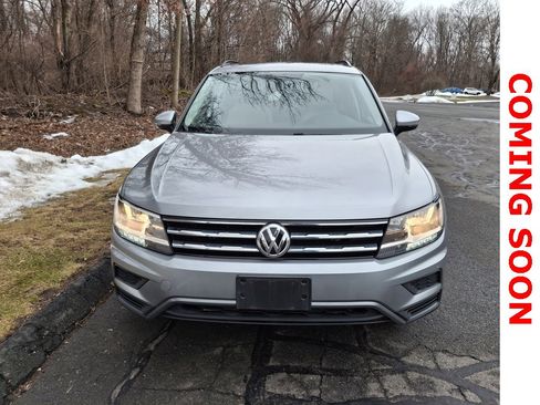Used 2020 Volkswagen Tiguan SE image 2