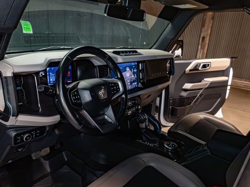 Used 2023 Ford Bronco Wildtrak image 17