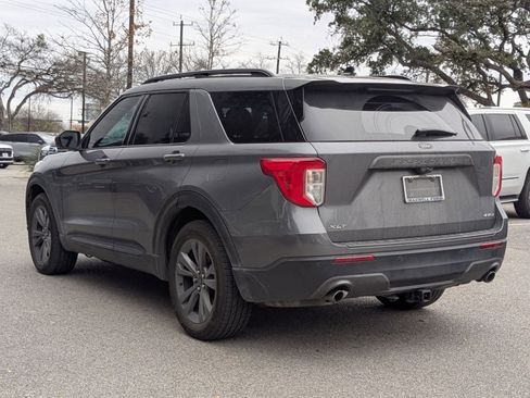 Used 2021 Ford Explorer XLT w/ Equipment Group 202A image 5