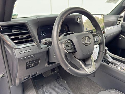 Used 2025 Lexus GX 550 w/ Accessory Package (2T) AWD/4WD image 14