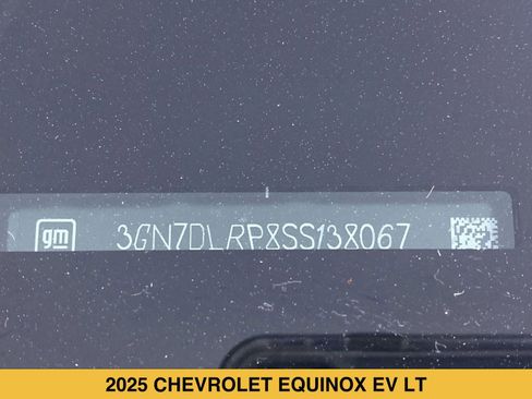 Certified 2025 Chevrolet Equinox EV LT FWD image 30
