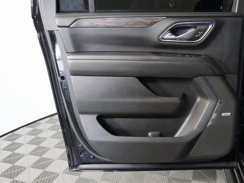 Used 2023 Chevrolet Suburban LT w/ LT Signature Package RWD image 12