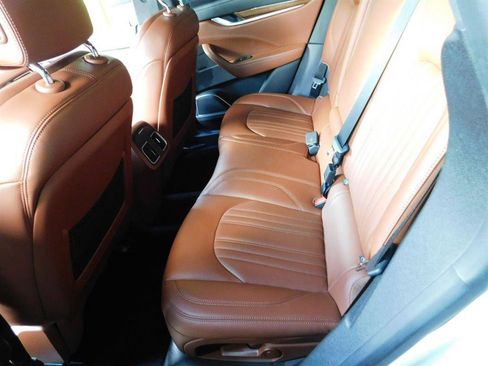 Used 2017 Maserati Levante w/ Luxury Package image 9