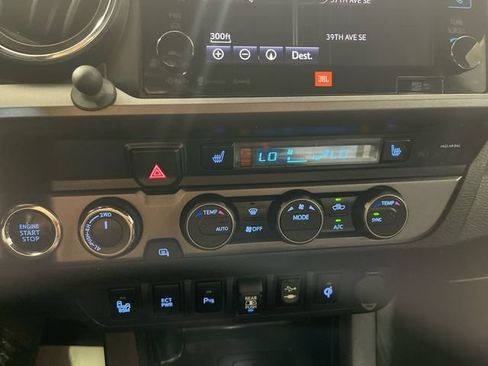 Used 2019 Toyota Tacoma TRD Off-Road AWD/4WD image 19