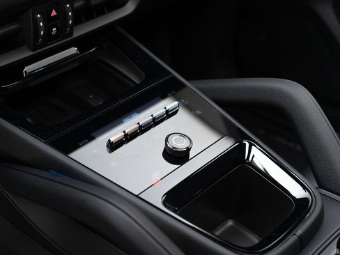 New 2025 Porsche Cayenne image 26