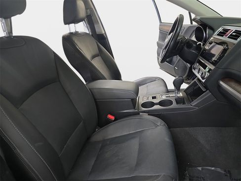 Used 2017 Subaru Outback 3.6R Limited image 12