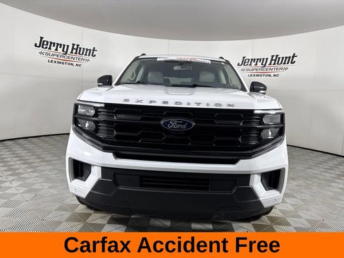 Used 2025 Ford Expedition Active AWD/4WD image 3