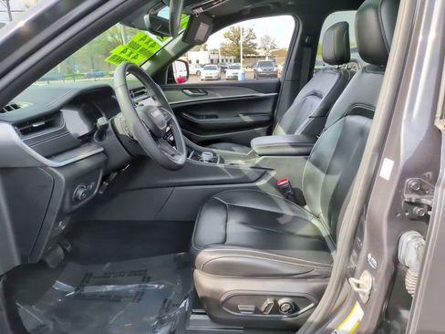 Used 2024 Jeep Grand Cherokee Limited AWD/4WD image 21