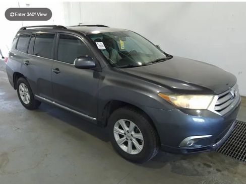 Used 2013 Toyota Highlander Plus FWD image 1