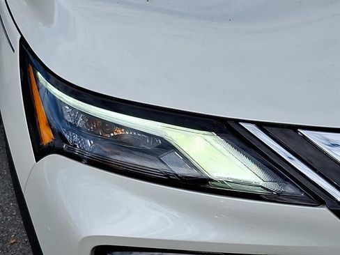 Used 2023 Nissan Rogue SV image 9