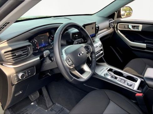 Used 2022 Ford Explorer XLT image 14