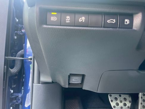 Used 2025 Toyota Camry SE w/ Convenience Package FWD image 23