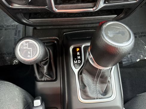 Used 2024 Jeep Wrangler Unlimited Sport AWD/4WD image 21