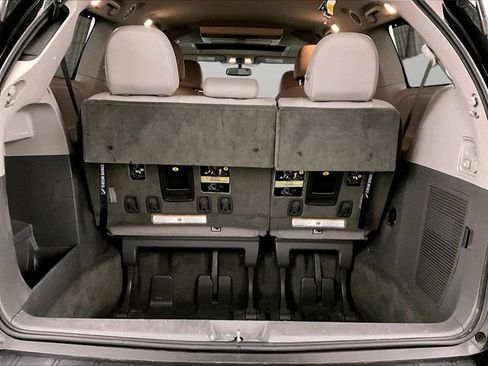 Used 2017 Toyota Sienna XLE Premium AWD/4WD image 35