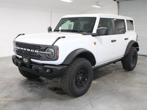 New 2026 Ford Bronco Badlands AWD/4WD image 3
