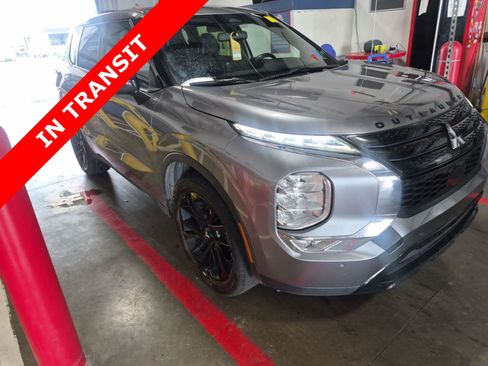 Used 2023 Mitsubishi Outlander SE FWD image 5