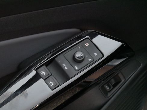 Used 2023 Volkswagen ID.4 Pro S AWD/4WD image 19