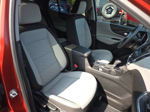 Used 2020 Chevrolet Equinox LS w/ LS Convenience Package AWD/4WD image 32