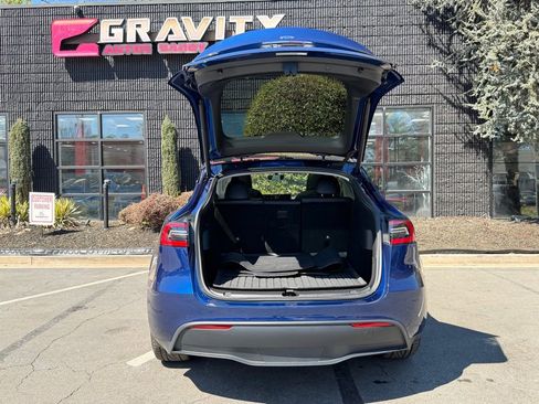 Used 2021 Tesla Model Y Long Range image 17
