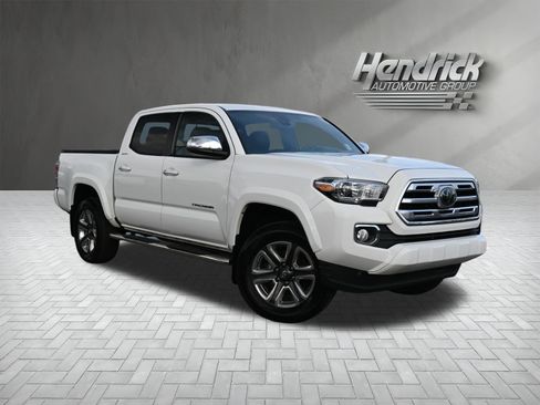 Used 2019 Toyota Tacoma Limited image 2