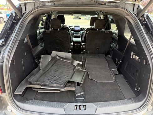 Used 2020 Ford Explorer XLT w/ Equipment Group 202A AWD/4WD image 32