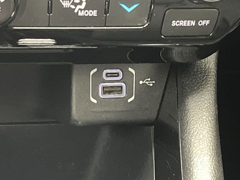 Used 2023 Jeep Compass Limited image 23