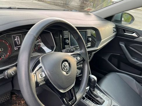 Used 2020 Volkswagen Jetta SE w/ SE Cold Weather Package FWD image 9