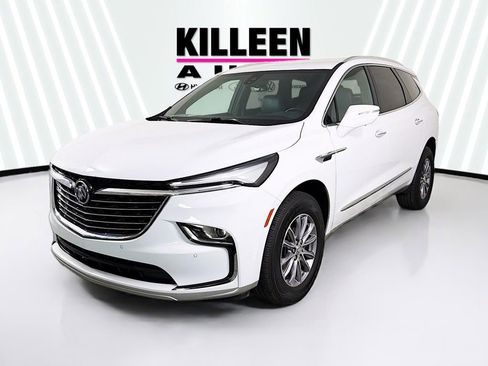 Used 2024 Buick Enclave Premium image 3