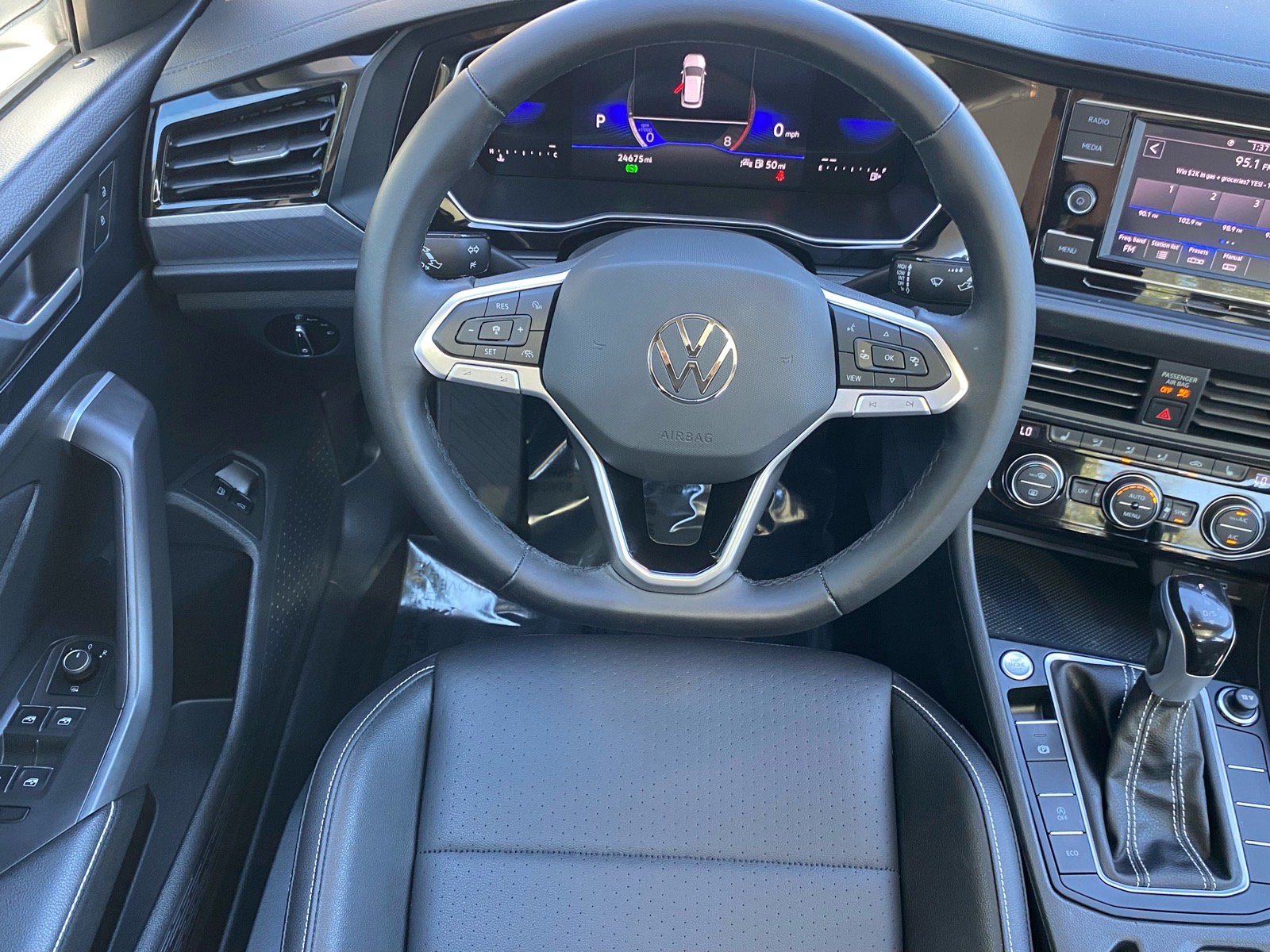 Certified 2024 Volkswagen Jetta SE FWD image 6