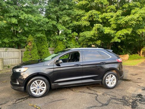 Used 2019 Ford Edge SEL w/ Equipment Group 201A AWD/4WD image 2