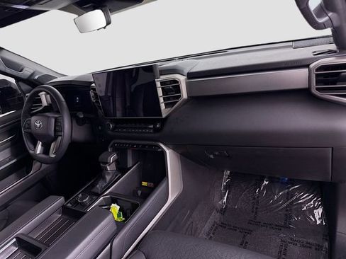 Certified 2025 Toyota Tundra Limited AWD/4WD image 30