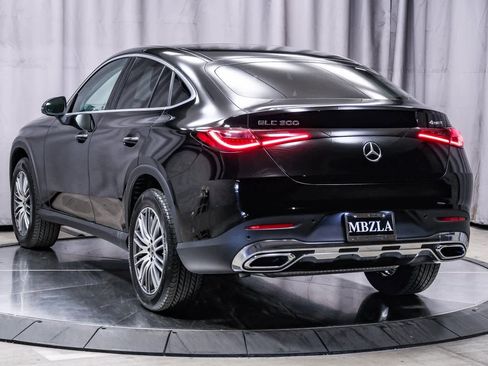 Used 2025 Mercedes-Benz GLC 300 4MATIC image 2