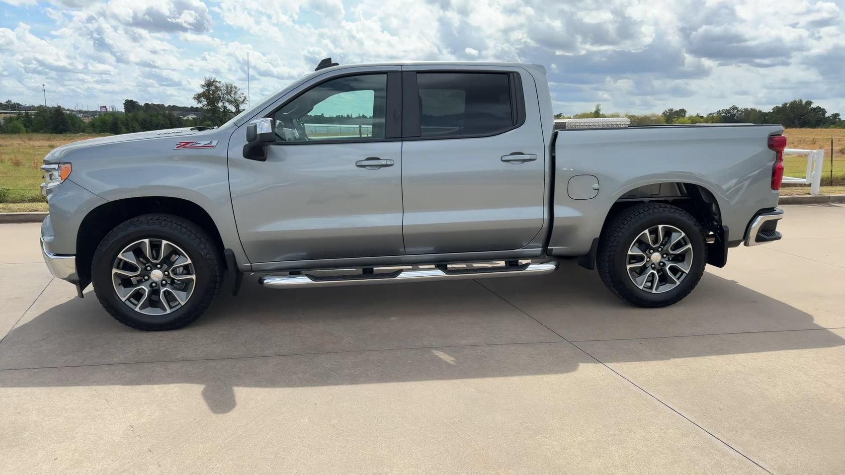 Used 2025 Chevrolet Silverado 1500 LT w/ Z71 Off-Road Package AWD/4WD image 6