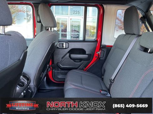 Used 2025 Jeep Wrangler Rubicon image 13